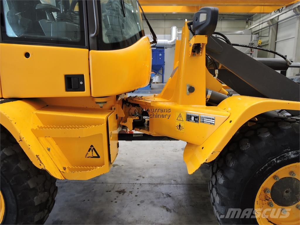 Volvo L30G + Fork Kolesni nakladalci