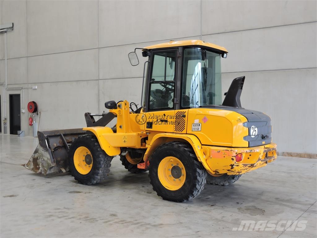 Volvo L30G + Fork Kolesni nakladalci
