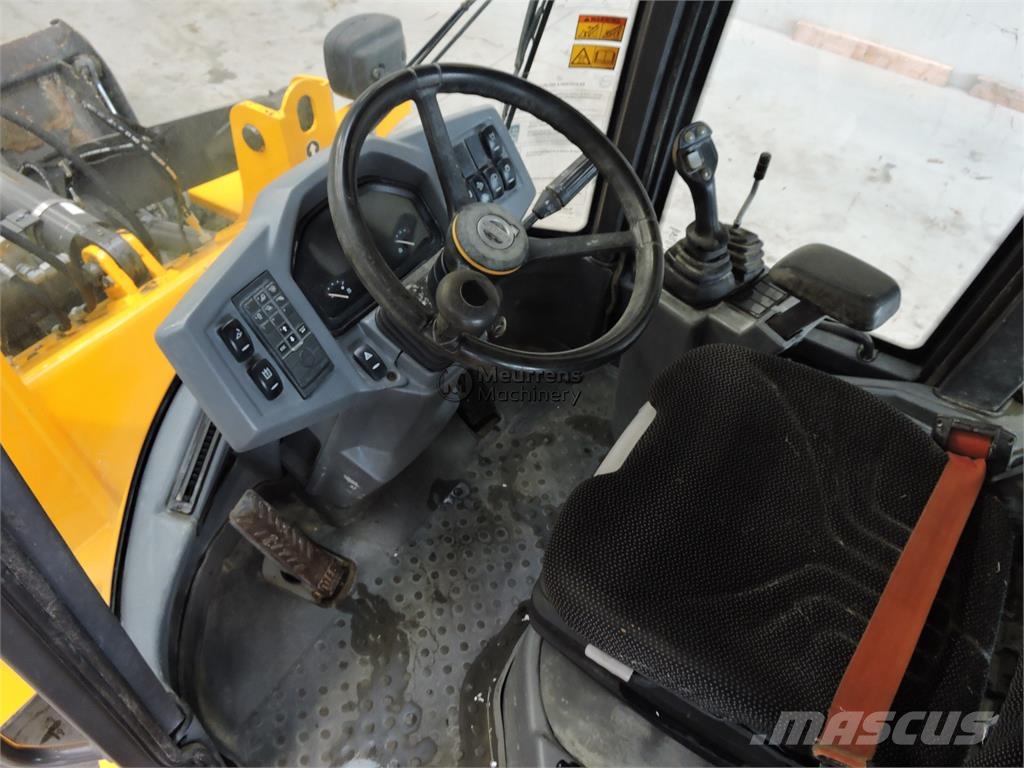 Volvo L30G + Fork Kolesni nakladalci