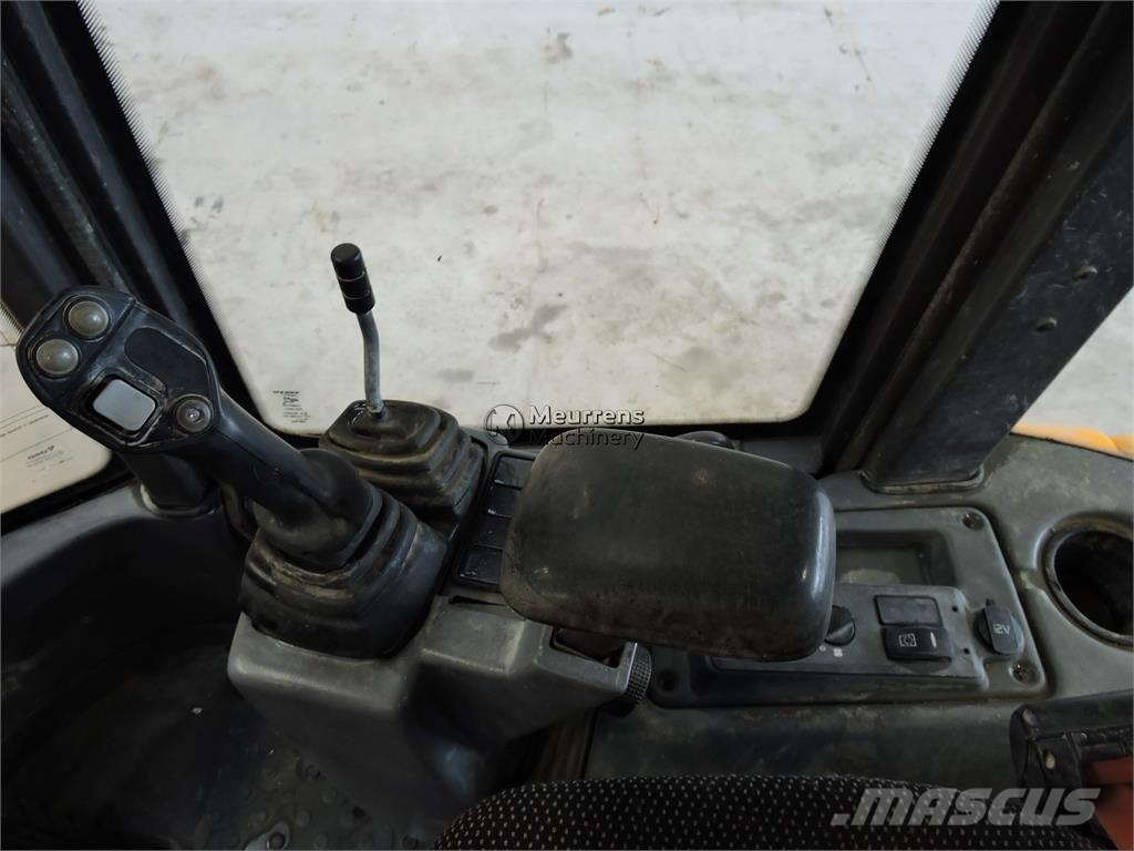 Volvo L30G + Fork Kolesni nakladalci