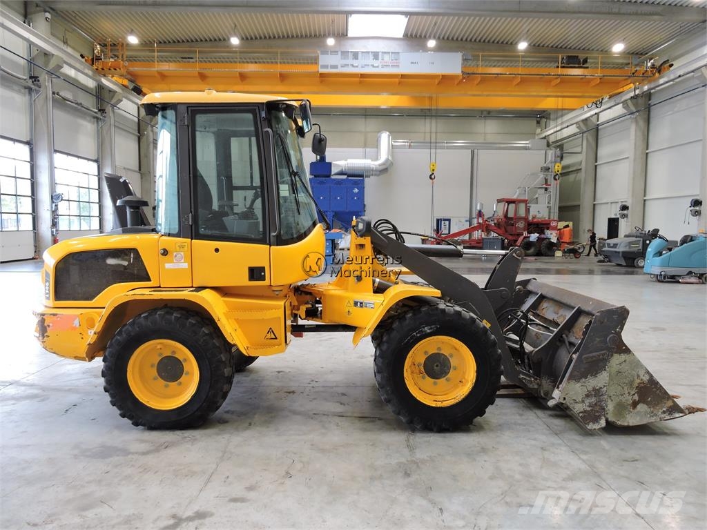 Volvo L30G + Fork Kolesni nakladalci