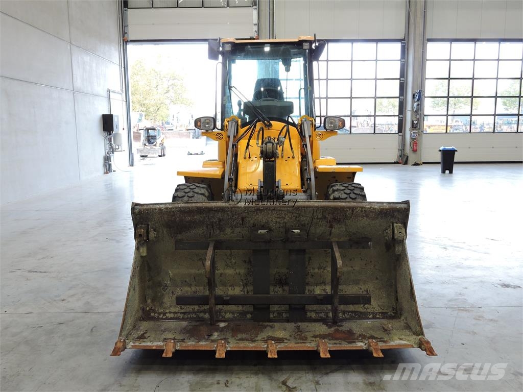 Volvo L30G + Fork Kolesni nakladalci
