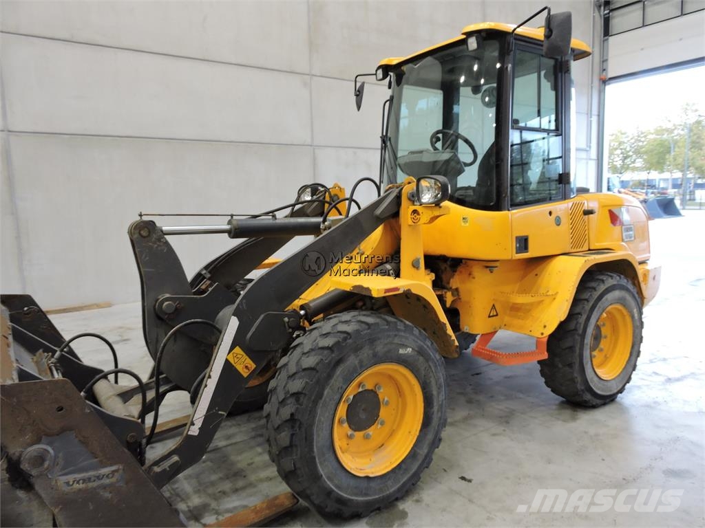 Volvo L30G + FORK Radlader