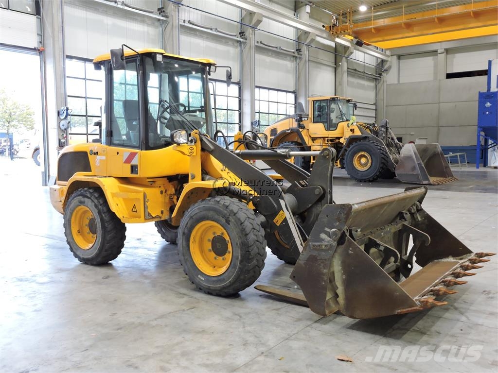 Volvo L30G + FORK Radlader