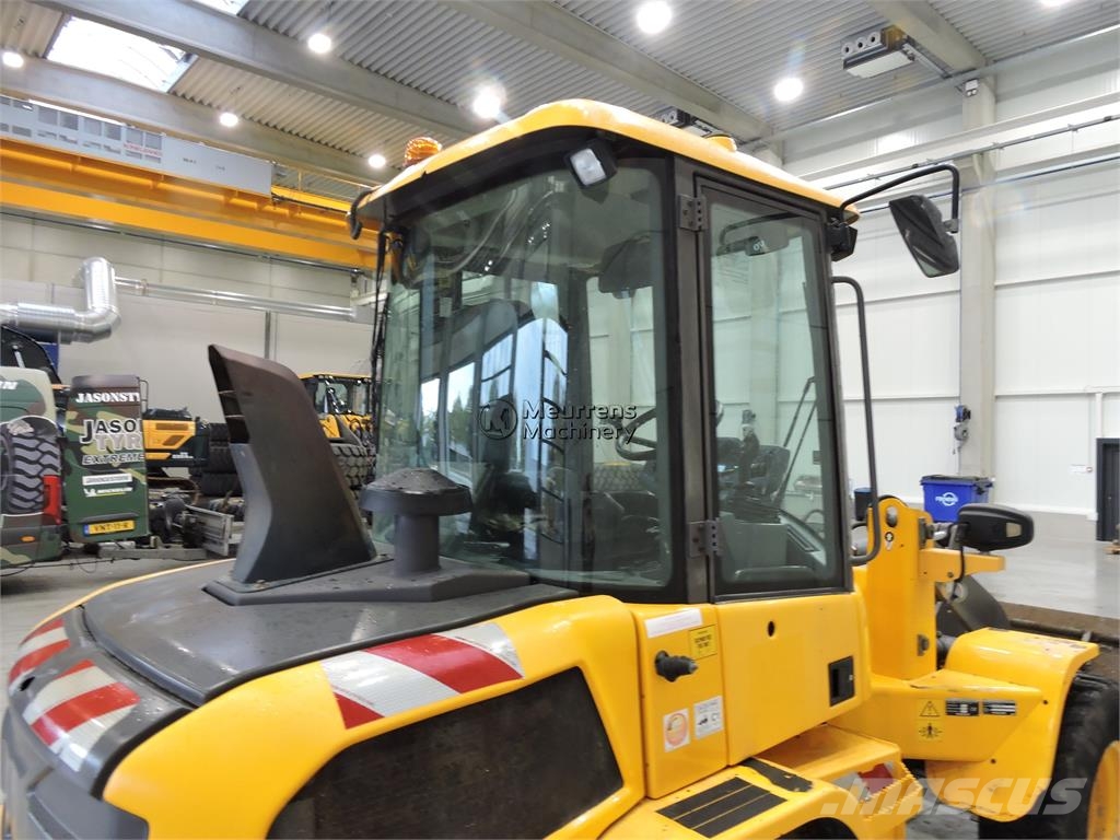Volvo L30G + Fork Gumikerekes homlokrakodók