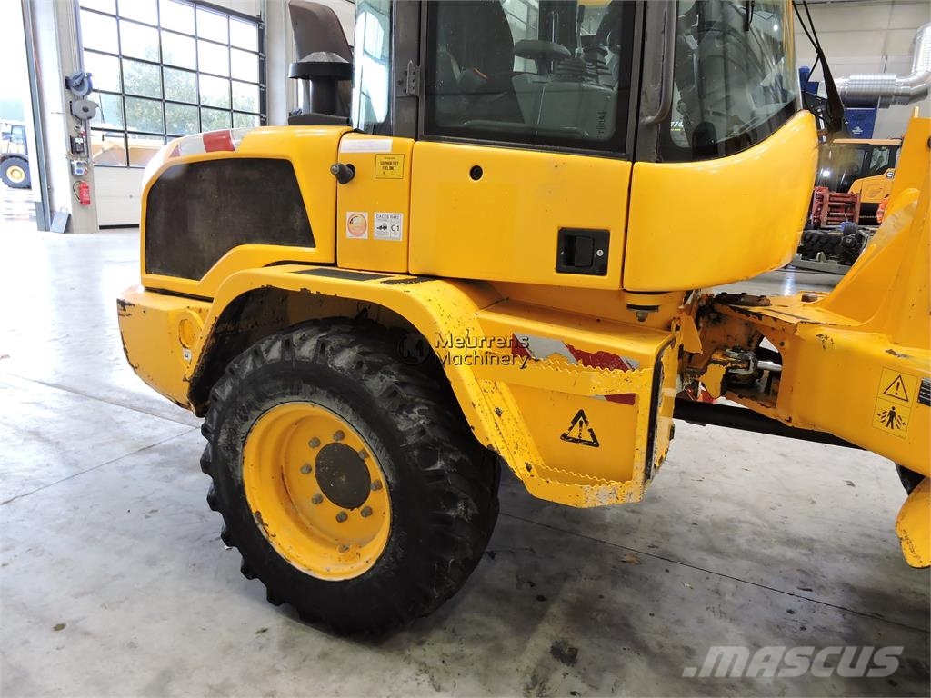 Volvo L30G + Fork Gumikerekes homlokrakodók