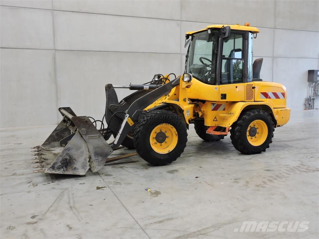 Volvo L30G + Fork Gumikerekes homlokrakodók