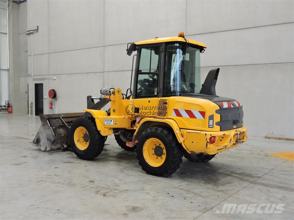 Volvo L30G + Fork Gumikerekes homlokrakodók