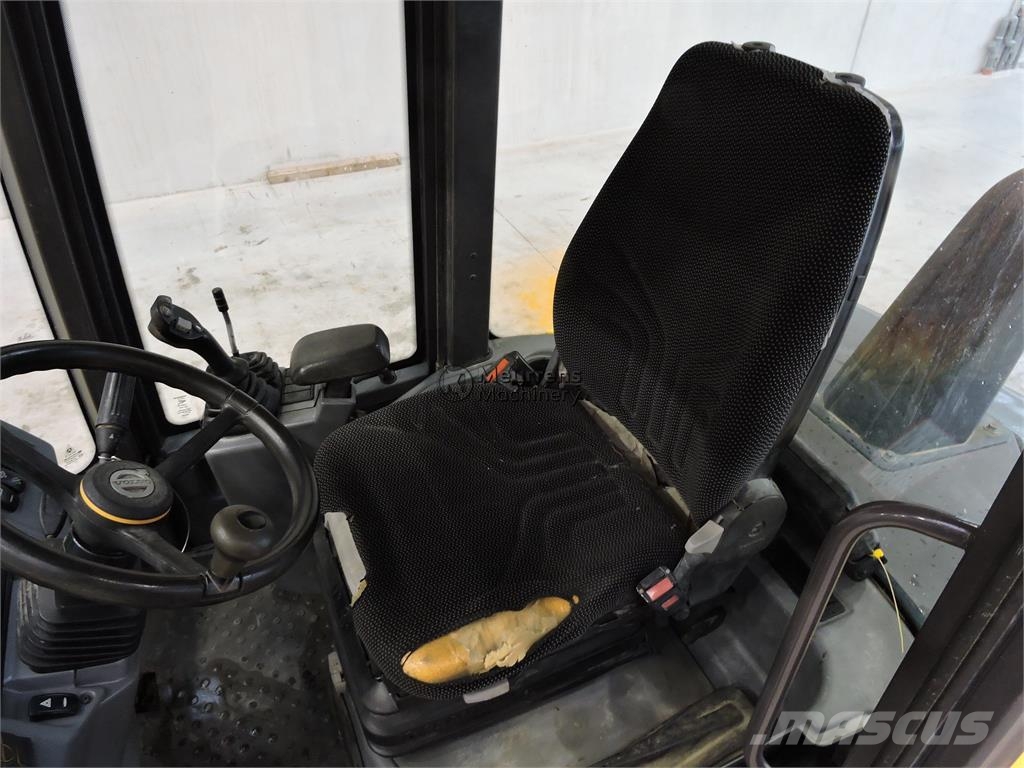 Volvo L30G + Fork Gumikerekes homlokrakodók