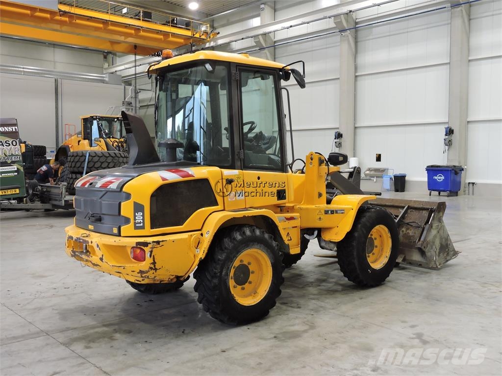 Volvo L30G + Fork Gumikerekes homlokrakodók
