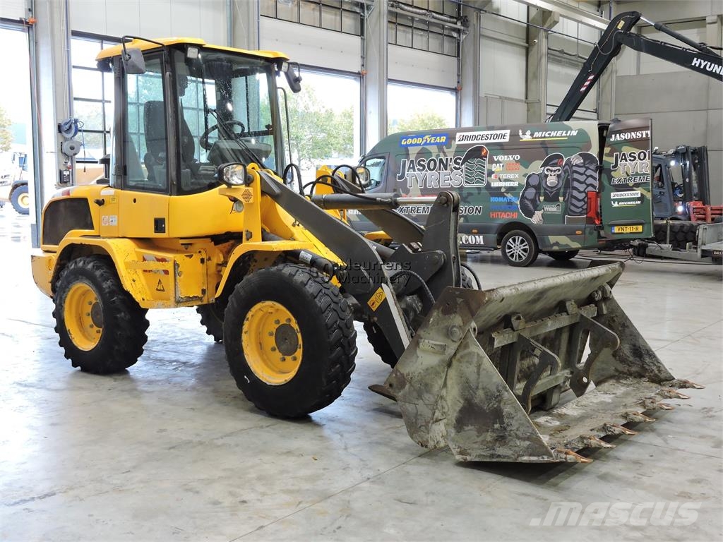 Volvo L30G + Fork Gumikerekes homlokrakodók
