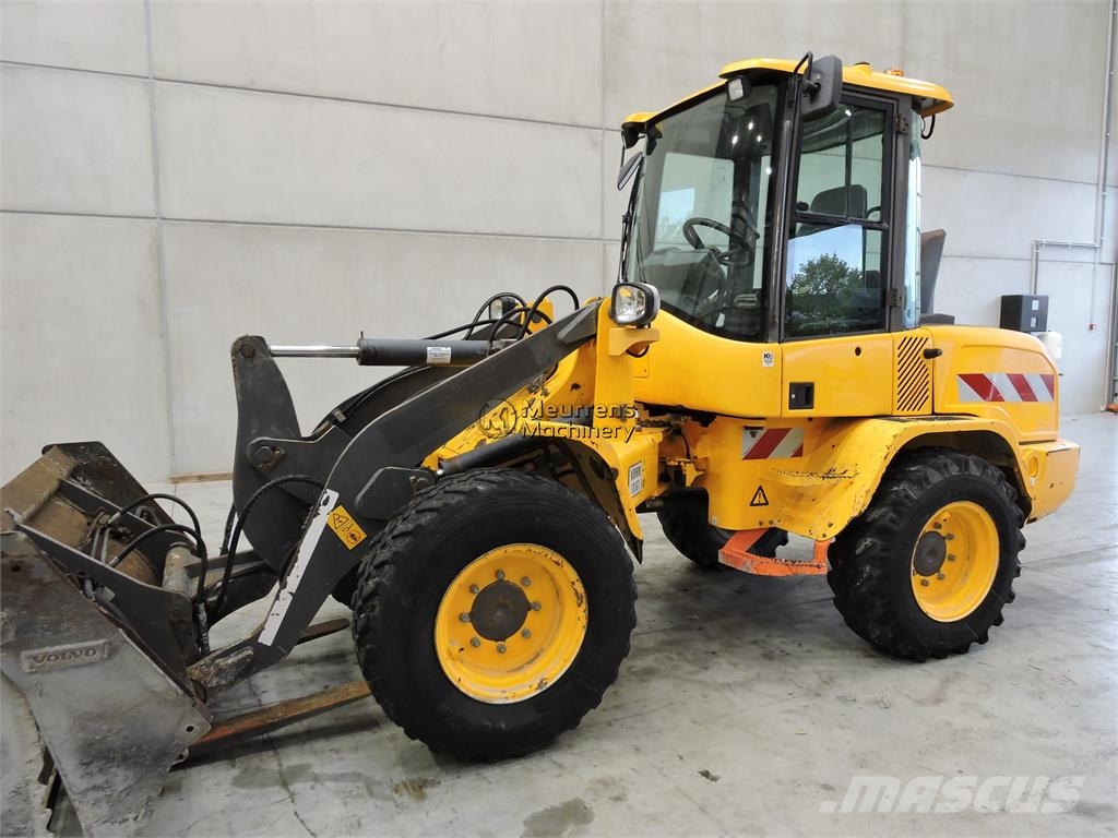 Volvo L30G + Fork Gumikerekes homlokrakodók