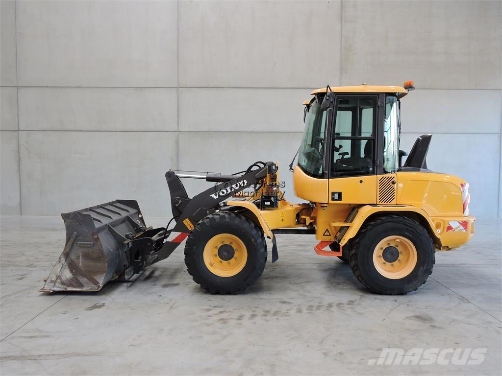 Volvo L35G + Fork Wielladers