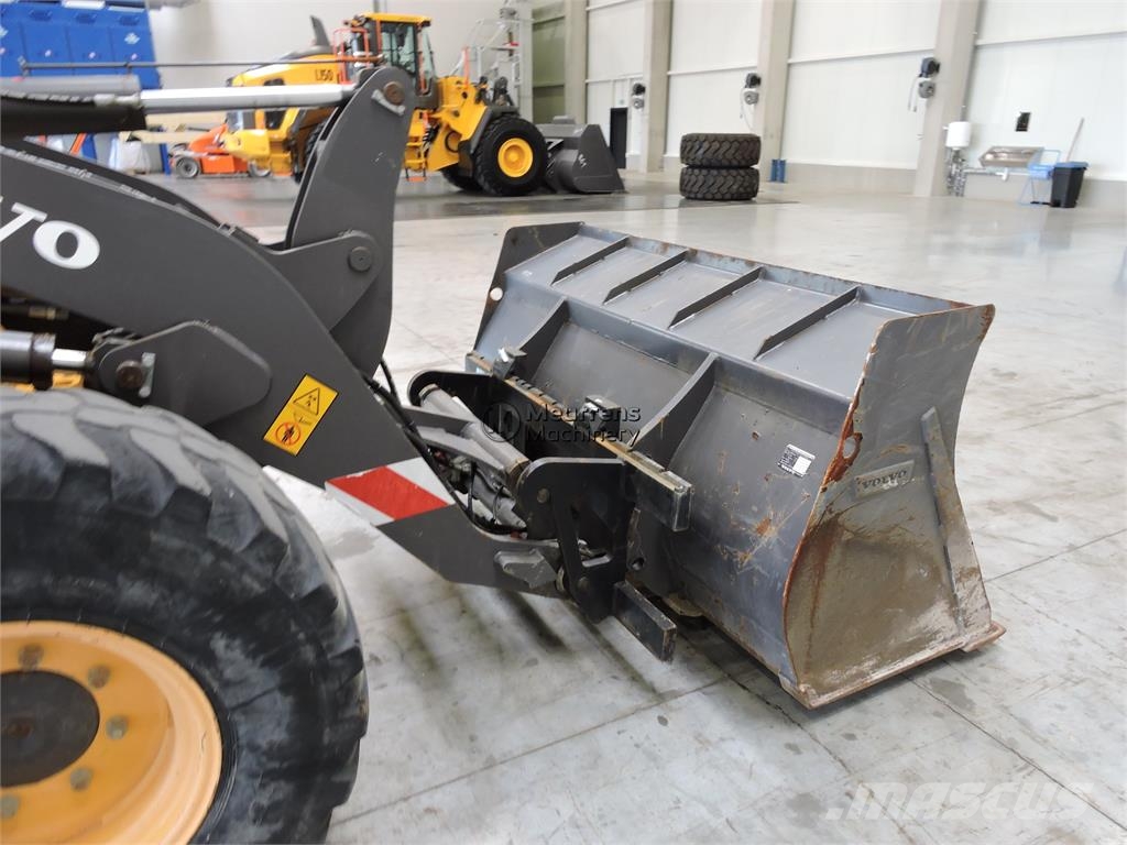 Volvo L35G + Fork Wielladers
