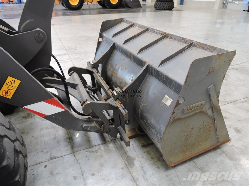 Volvo L35G + Fork Wielladers
