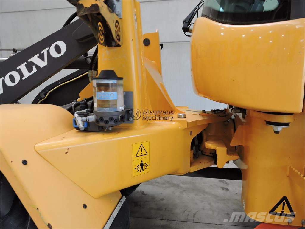 Volvo L35G + Fork Wielladers