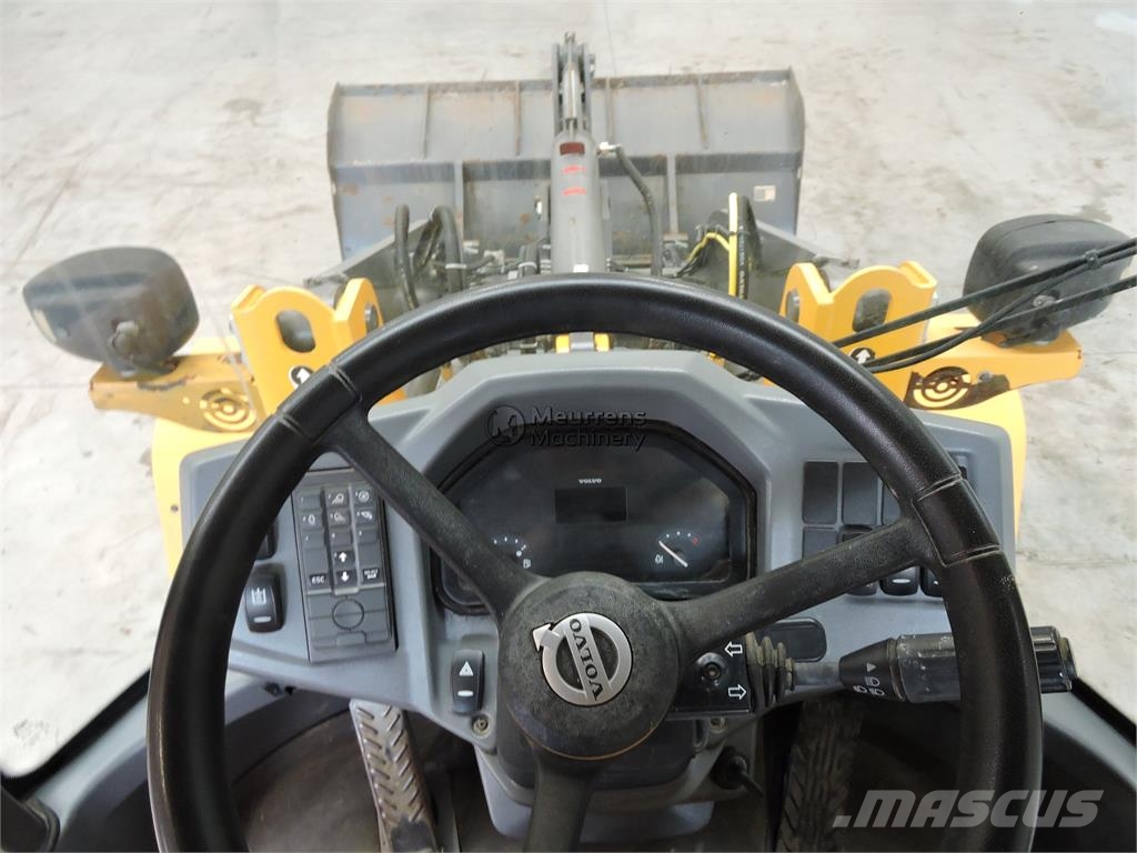 Volvo L35G + Fork Wielladers