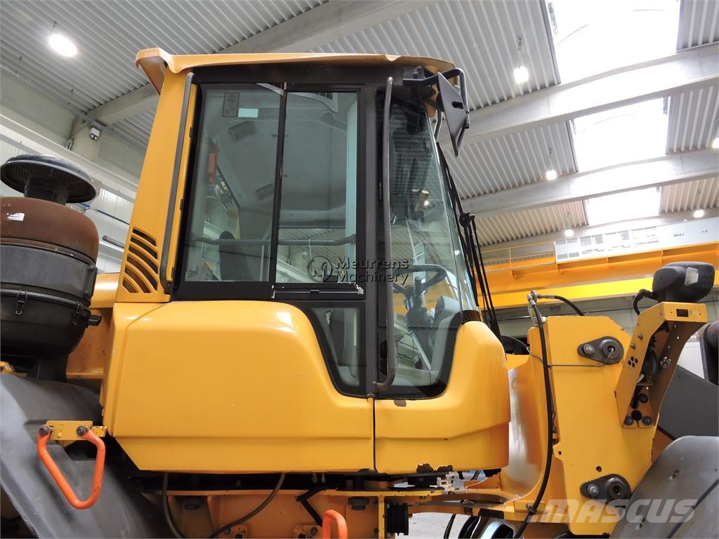 Volvo L90H لوادر بعجل
