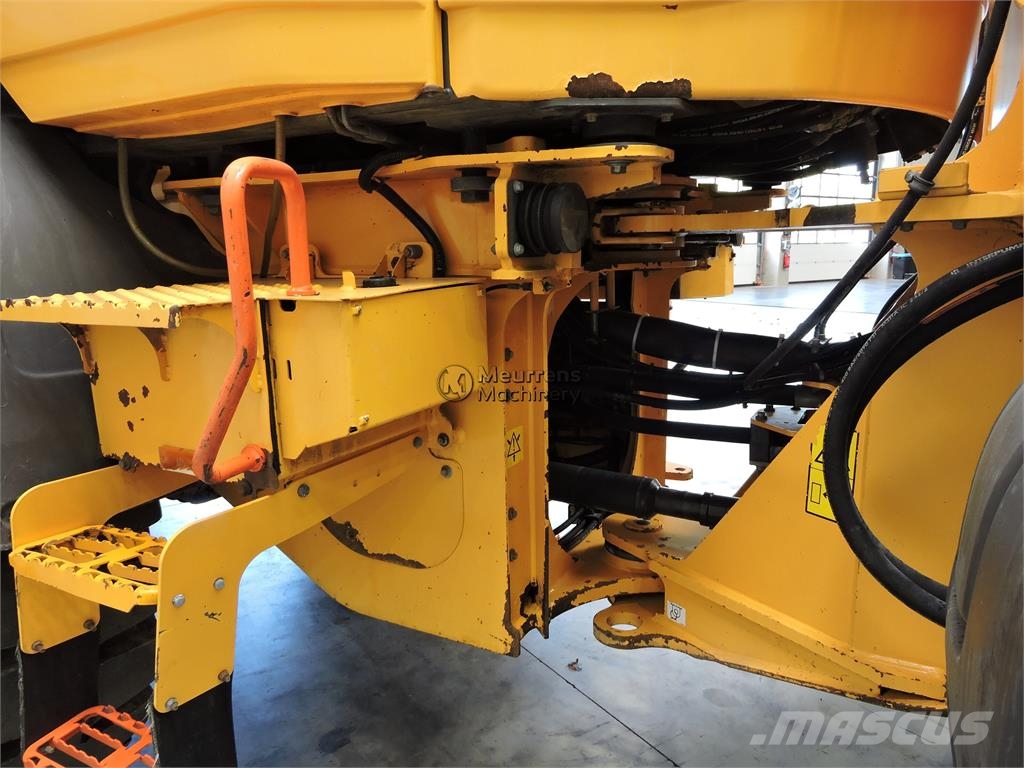 Volvo L90H لوادر بعجل