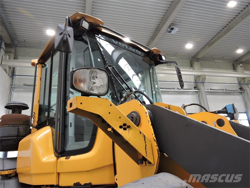 Volvo L90H لوادر بعجل