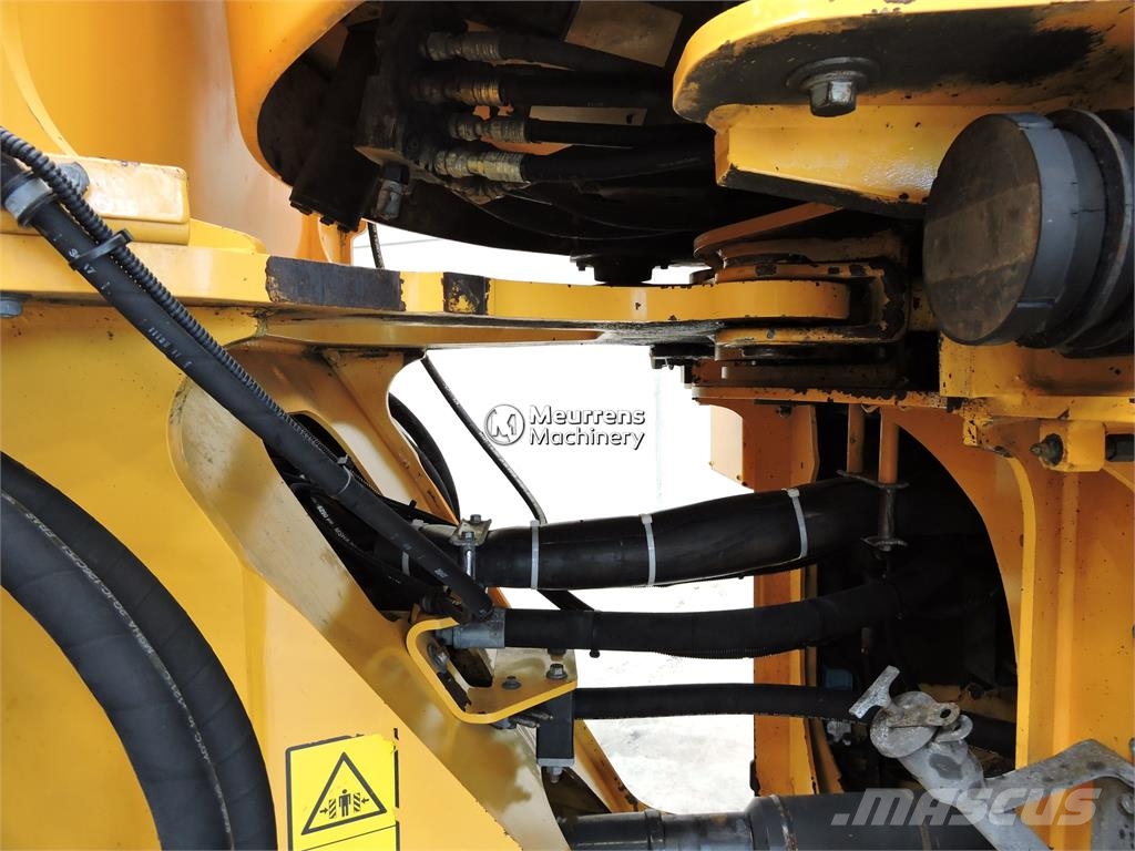 Volvo L90H لوادر بعجل