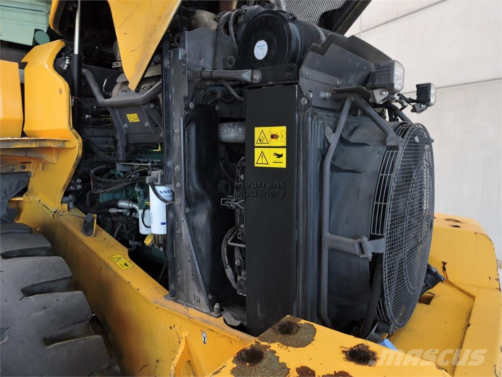 Volvo L90H لوادر بعجل