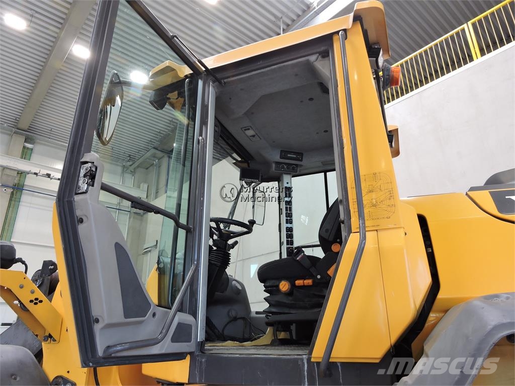 Volvo L90H لوادر بعجل