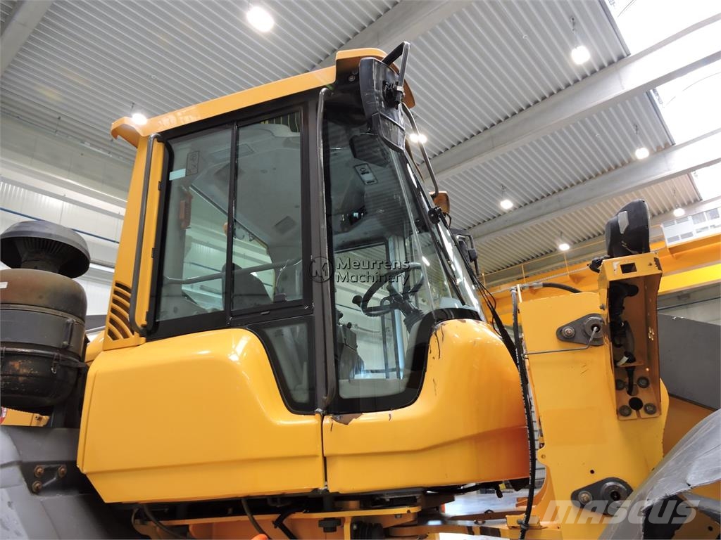 Volvo L90H لوادر بعجل
