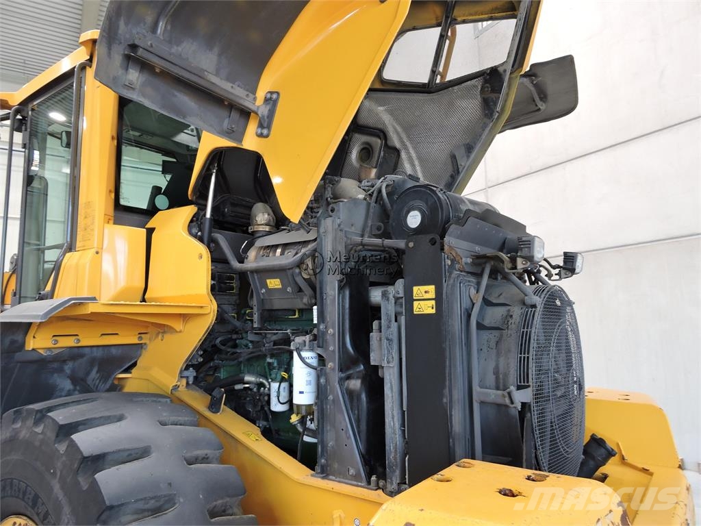 Volvo L90H لوادر بعجل
