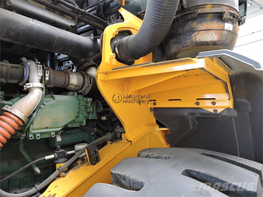 Volvo L90H لوادر بعجل