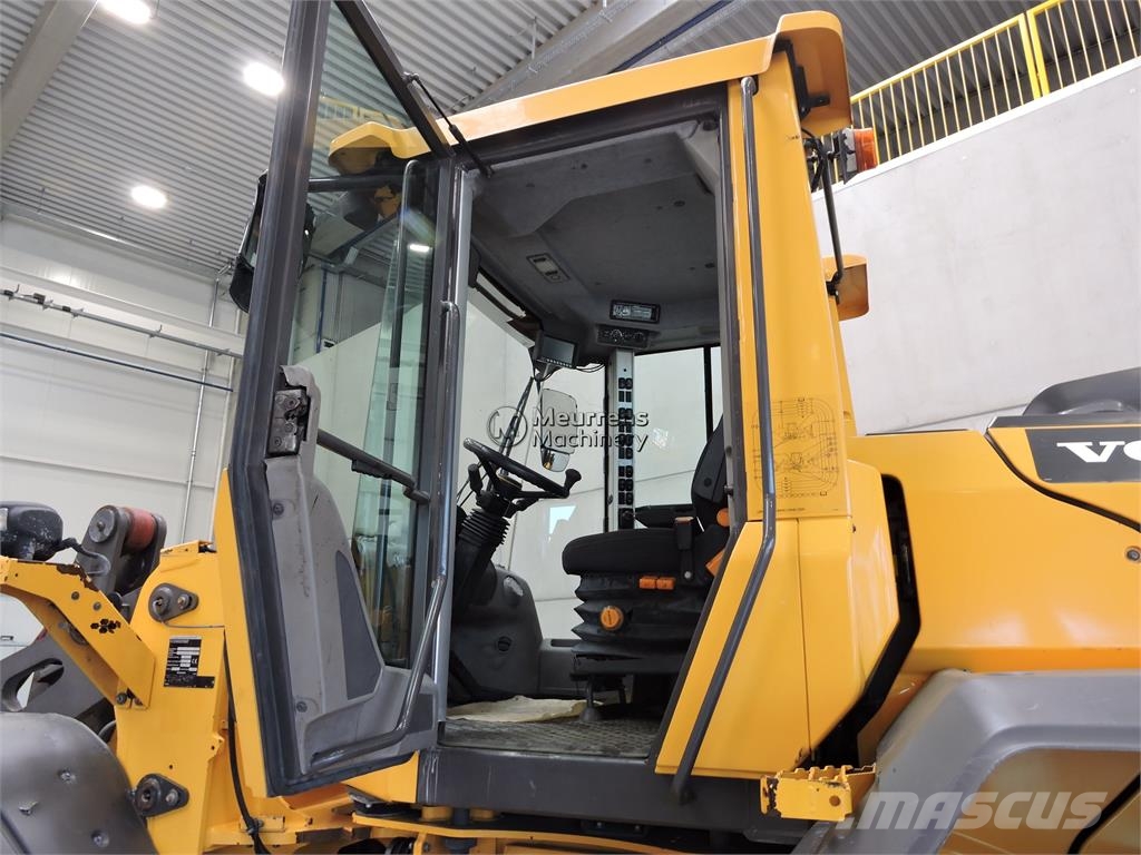 Volvo L90H لوادر بعجل