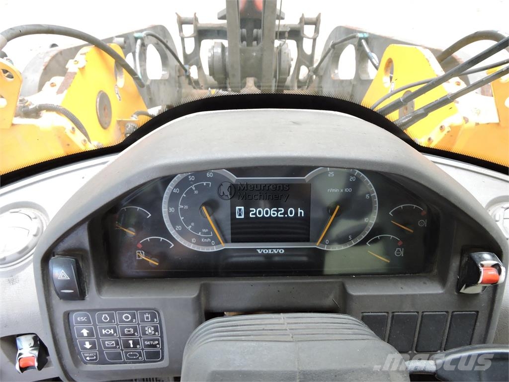 Volvo L90H لوادر بعجل