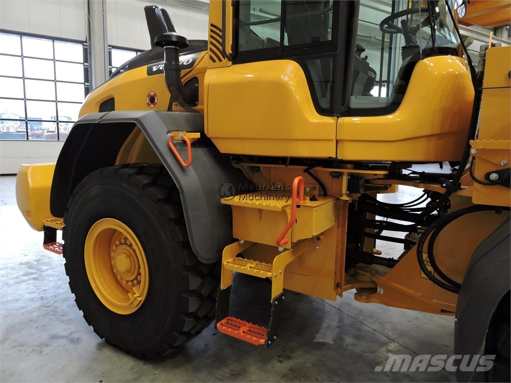 Volvo L90H New Bucket + Tyres Incarcator pe pneuri