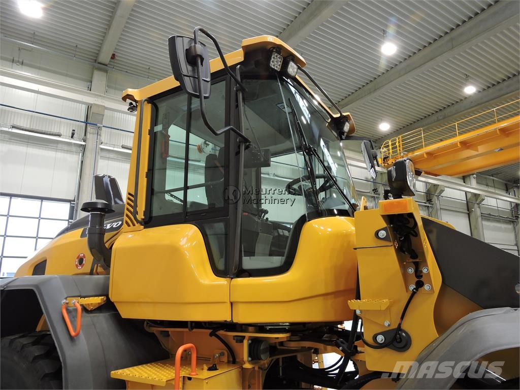 Volvo L90H New Bucket + Tyres Incarcator pe pneuri