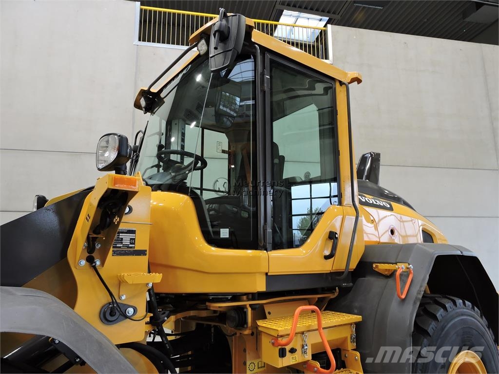 Volvo L90H New Bucket + Tyres Incarcator pe pneuri