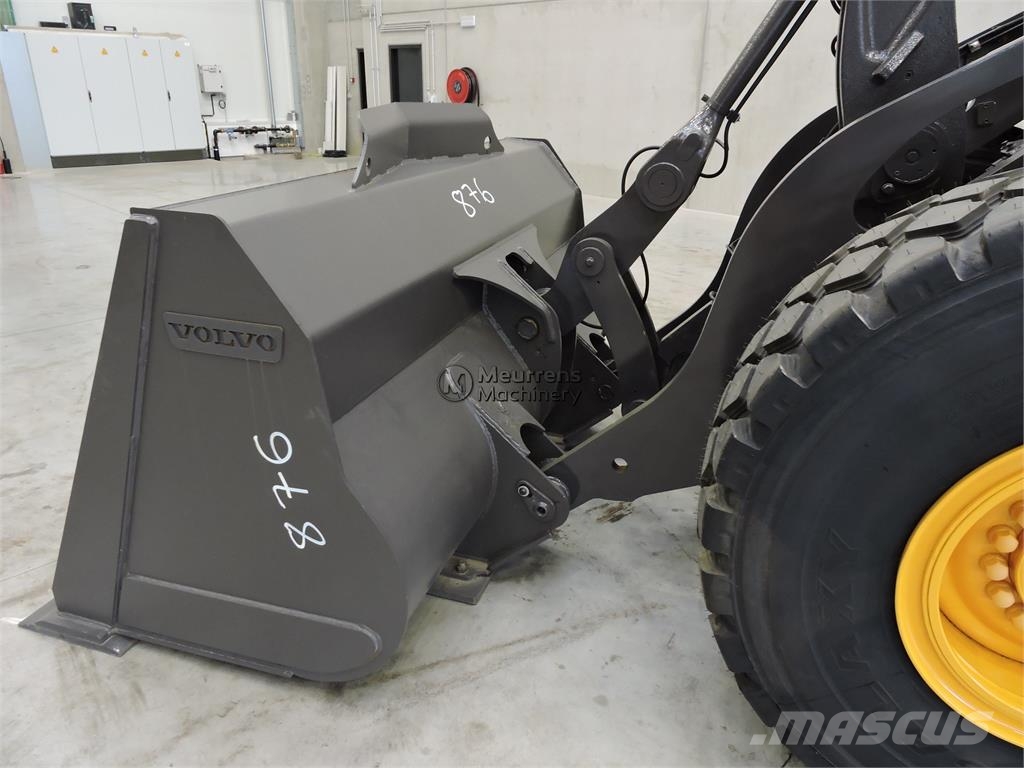 Volvo L90H New Bucket + Tyres Incarcator pe pneuri