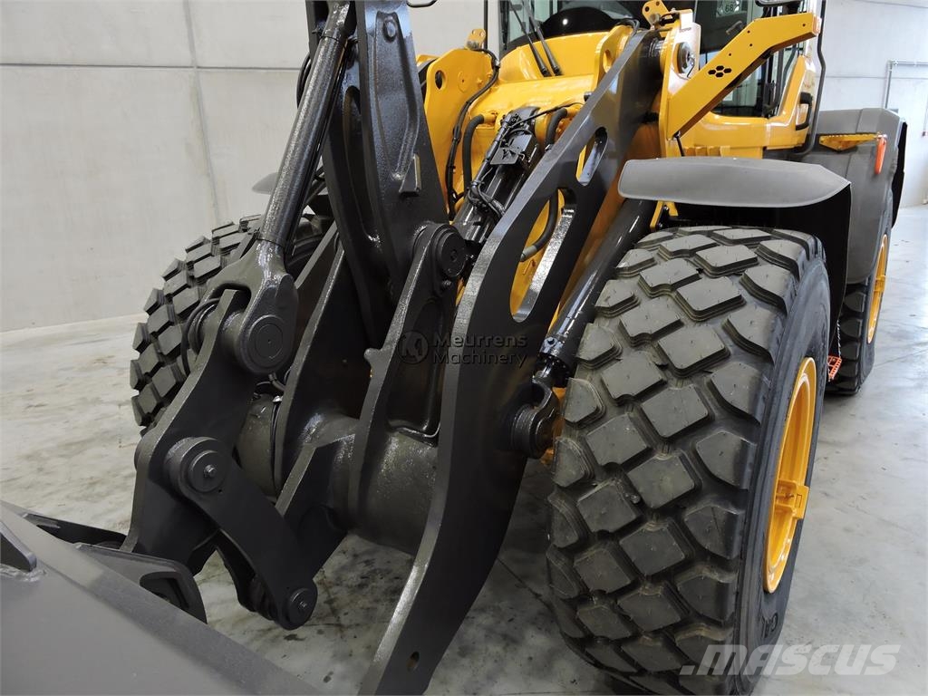 Volvo L90H New Bucket + Tyres Incarcator pe pneuri