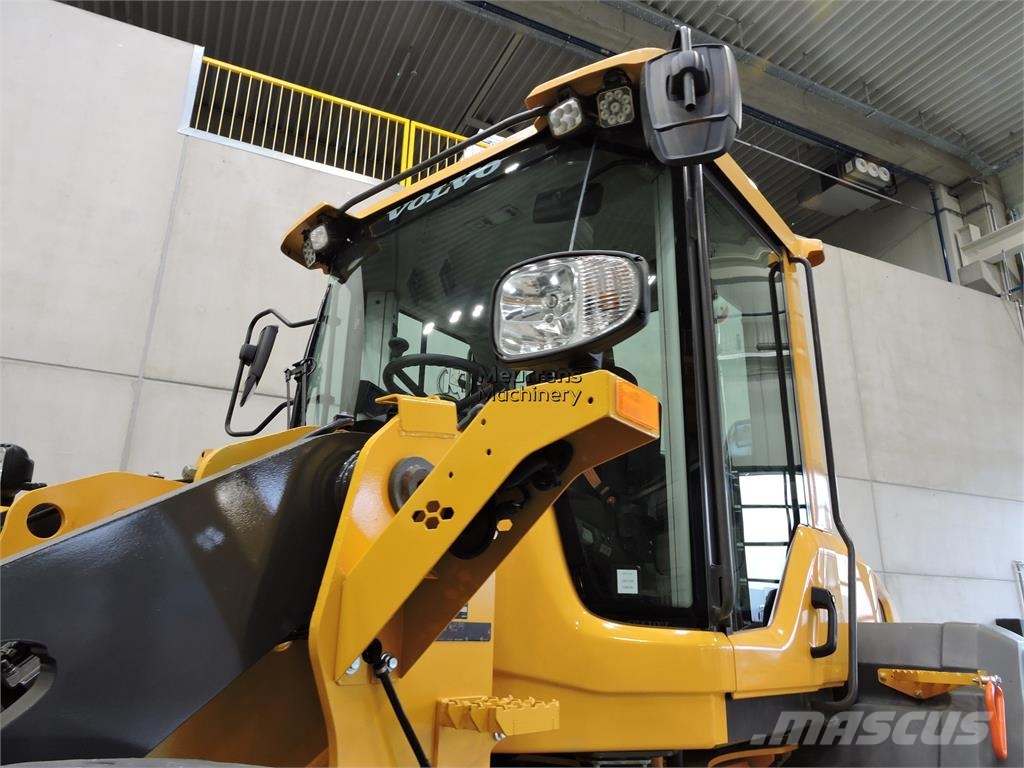 Volvo L90H New Bucket + Tyres Incarcator pe pneuri