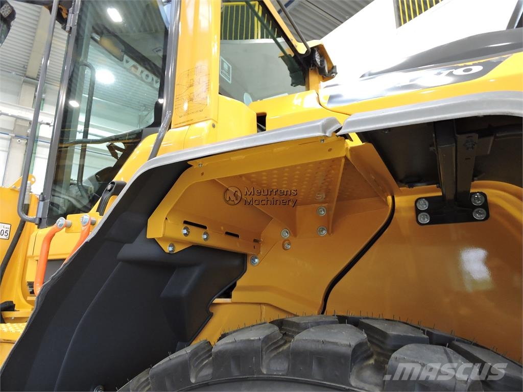 Volvo L90H New Bucket + Tyres Incarcator pe pneuri