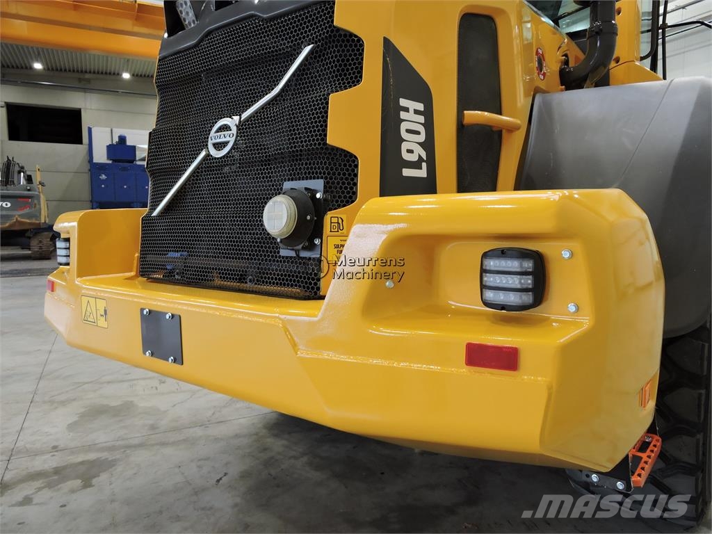 Volvo L90H New Bucket + Tyres Incarcator pe pneuri