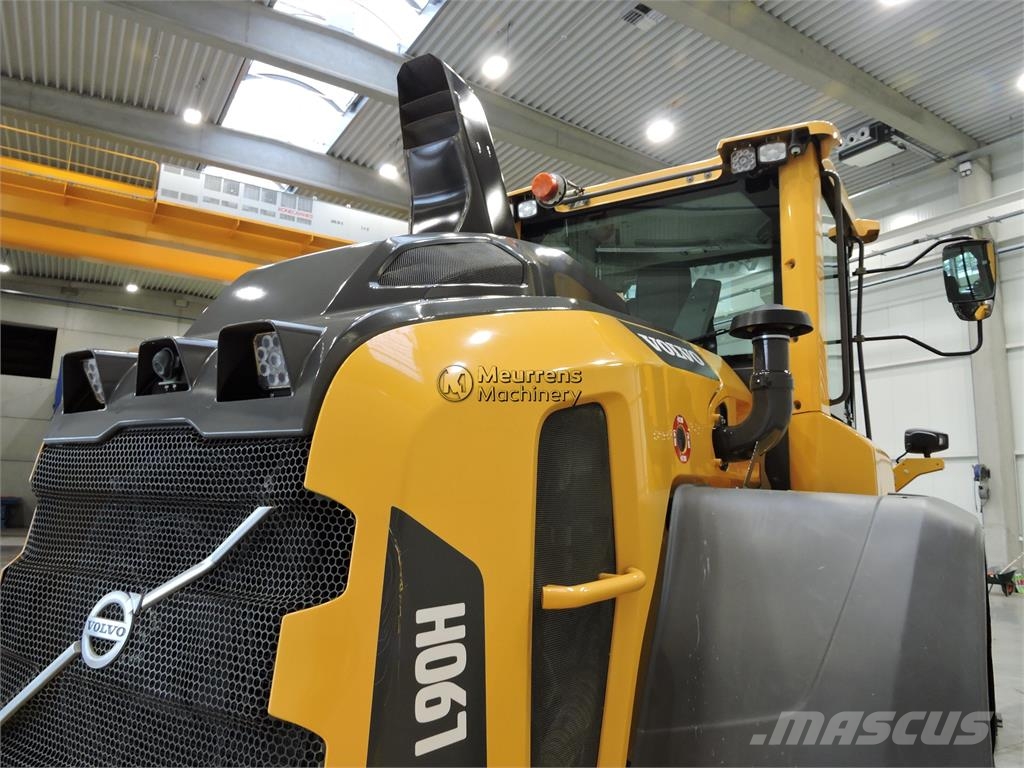Volvo L90H New Bucket + Tyres Incarcator pe pneuri