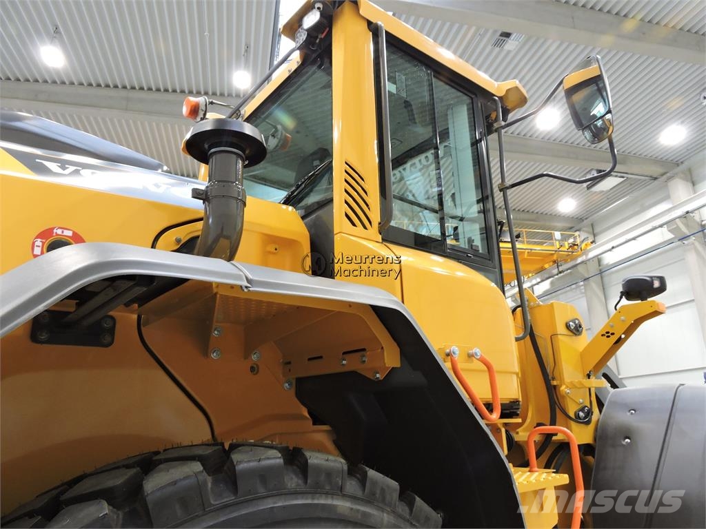 Volvo L90H New Bucket + Tyres Incarcator pe pneuri