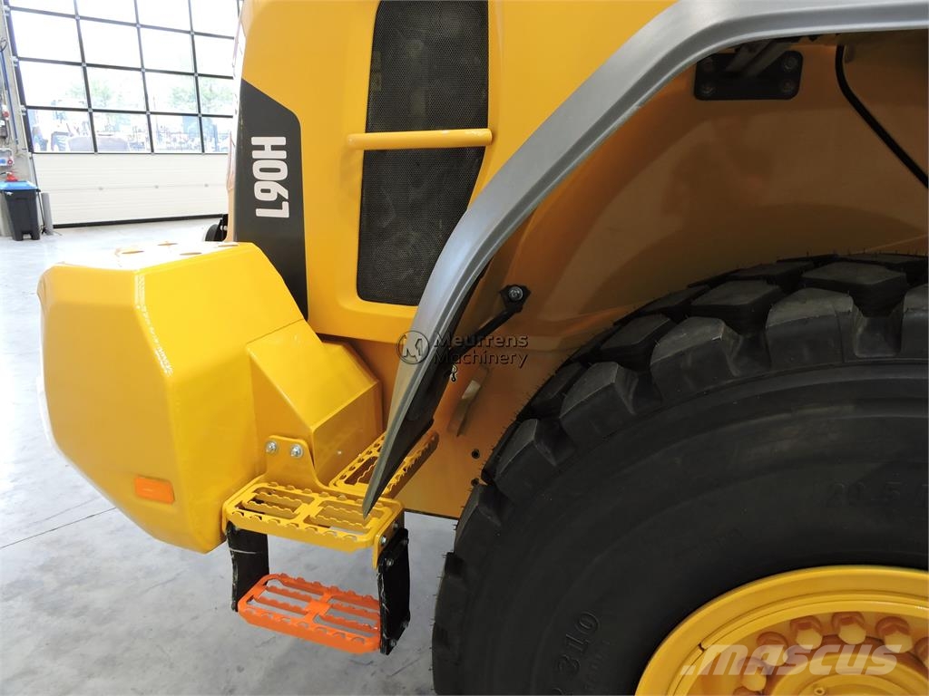 Volvo L90H New Bucket + Tyres Incarcator pe pneuri