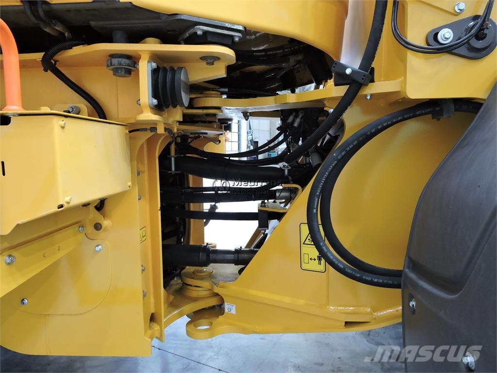 Volvo L90H New Bucket + Tyres Incarcator pe pneuri