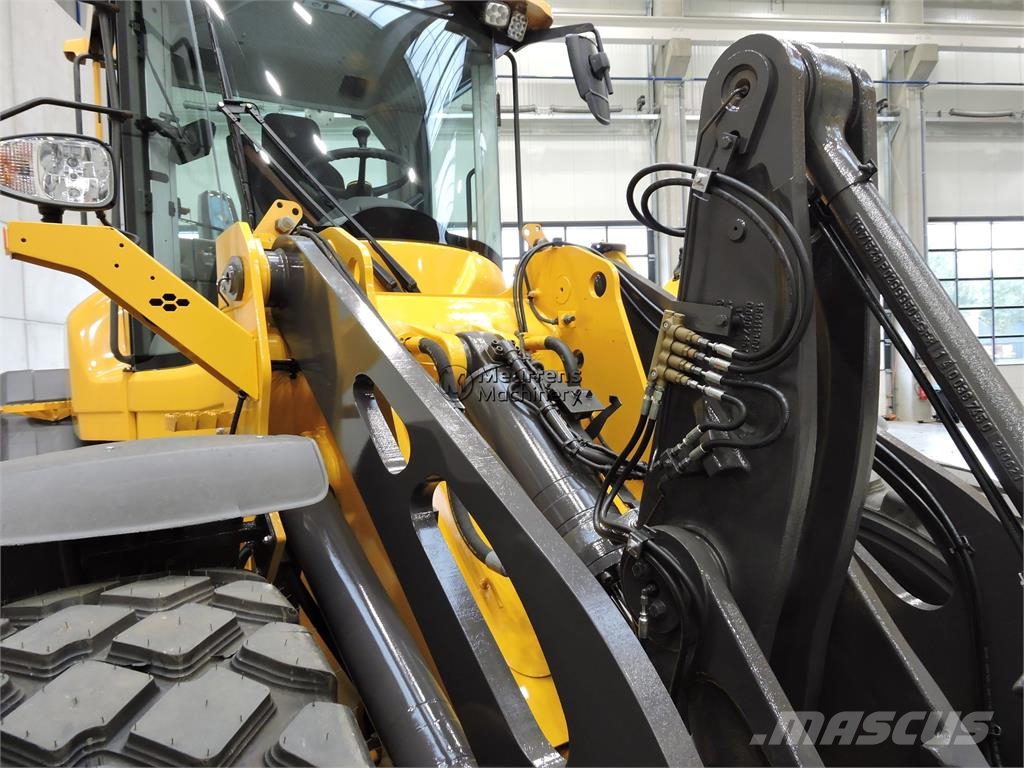 Volvo L90H New Bucket + Tyres Incarcator pe pneuri