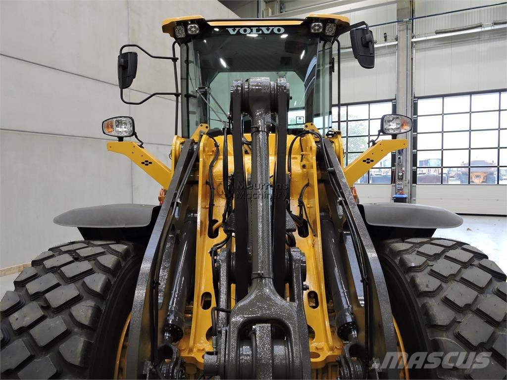 Volvo L90H New Bucket + Tyres Incarcator pe pneuri