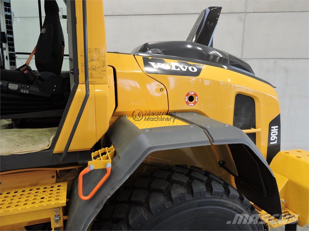 Volvo L90H New Bucket + Tyres Incarcator pe pneuri