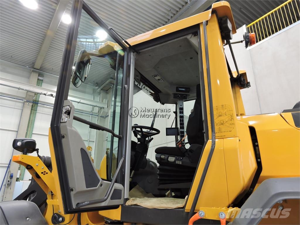Volvo L90H New Bucket + Tyres Incarcator pe pneuri