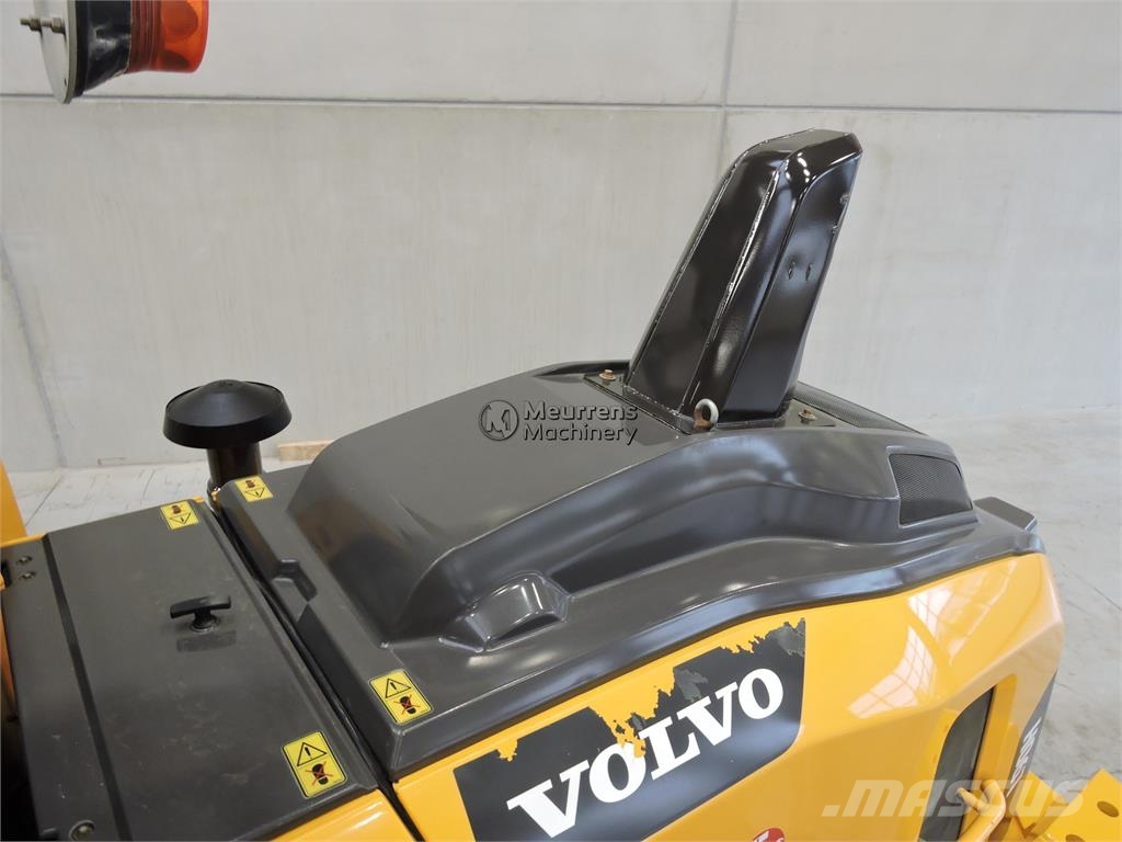 Volvo L90H New Bucket + Tyres Incarcator pe pneuri