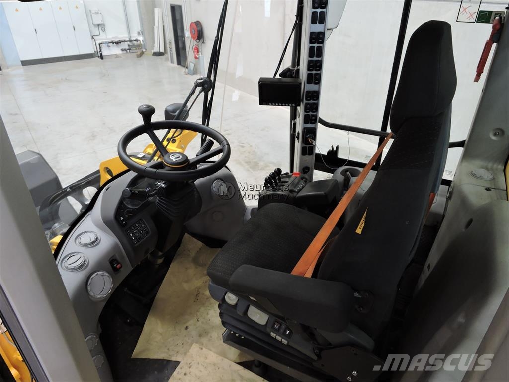 Volvo L90H New Bucket + Tyres Incarcator pe pneuri